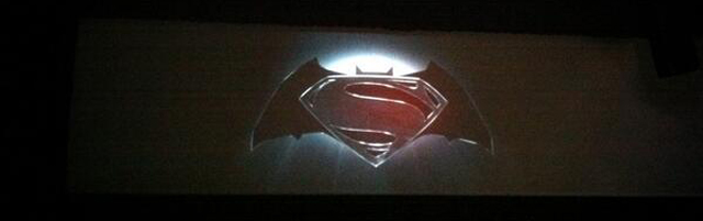 Batman/Superman movie logo revealed at Comic-Con