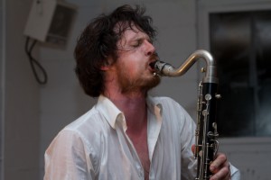 Arrington de Dionyso's Malaikat dan Singa